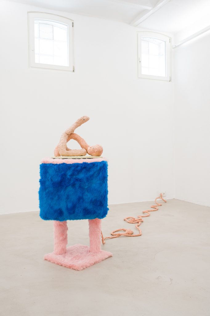 Theresa Rothe,tightly and sticky on midenight,2022,photo by Lukas Klose
